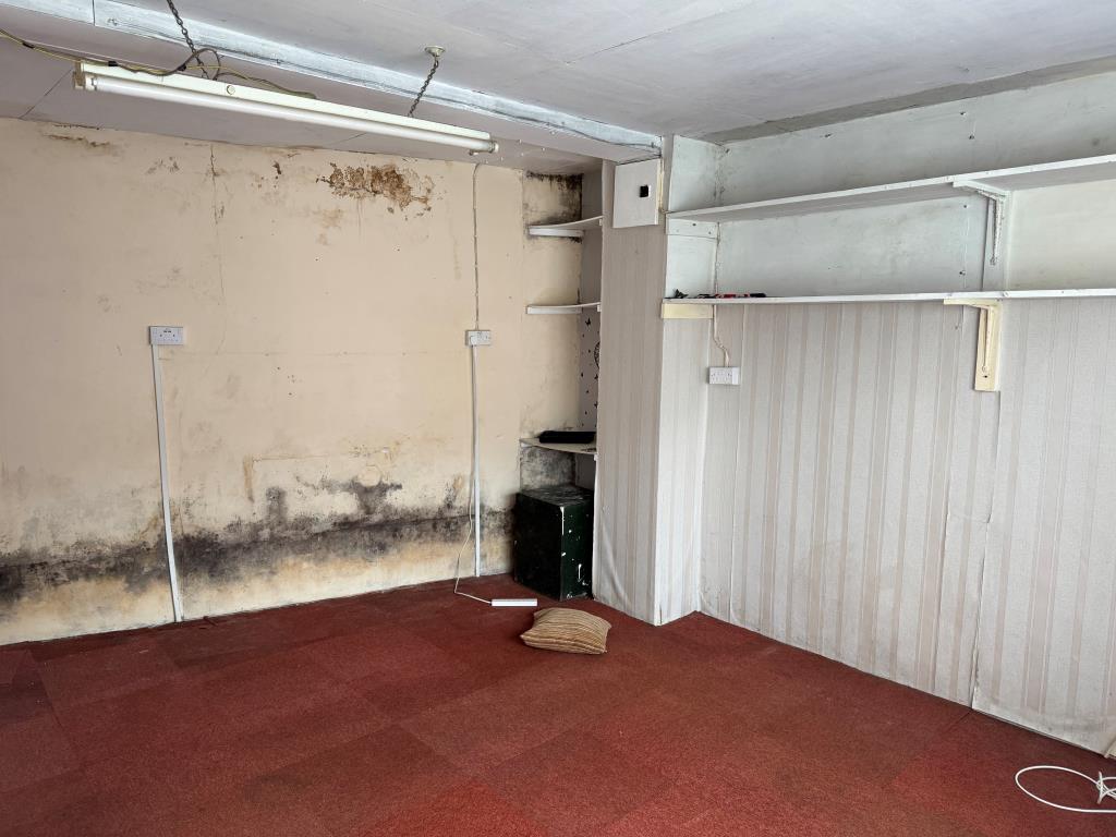 Lot: 118 - THREE-BEDROOM HOUSE FOR IMPROVEMENT - The Living Room